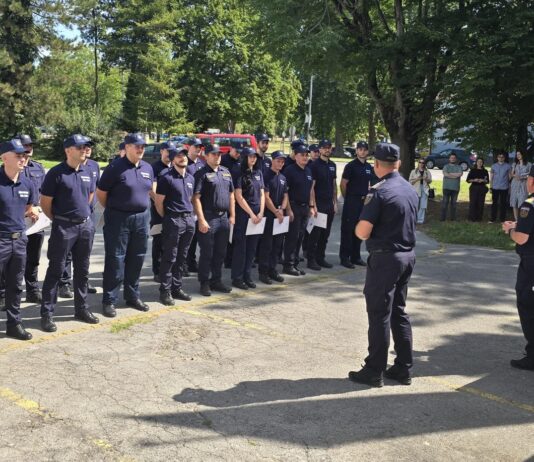 U Osijeku svjedodžbe primilo 29 novih profesionalnih vatrogasaca