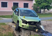 Detalji nesreće u Novoj Kapeli: Automobilom sletio u odvodni kanal, vozač teško ozlijeđen