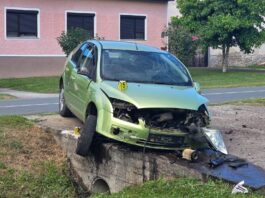 Detalji nesreće u Novoj Kapeli: Automobilom sletio u odvodni kanal, vozač teško ozlijeđen