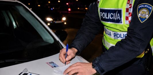 Policija ga zaustavila iza ponoći, alkotest pokazao 2,80 promila