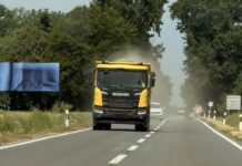 Kamion pretovaren za 15 tona: Kamenje se rasipalo po cesti, vozilo isključeno iz prometa