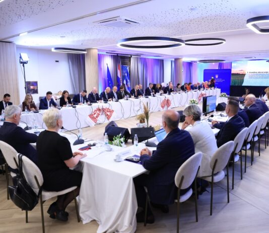 U Đakovu održana prva sjednica Vijeća za regionalni razvoj: Uručena 73 ugovora vrijedna 409 milijuna eura