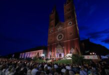 Svečano otvoreni jubilarni 60. Đakovački vezovi: Ispred katedrale oživljeni počeci jedne od najvećih hrvatskih manifestacija