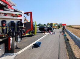 Automobil se prevrnuo na krov na autocesti A3, jedna osoba ostala prikliještena