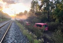 Željeznički promet u prekidu: Veliki požar uz prugu Vinkovci – Tovarnik stavljen pod nadzor
