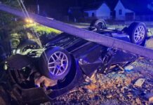 Policija objavila detalje nesreće: Automobil se višestruko prevrnuo i krovom udario u električni stup