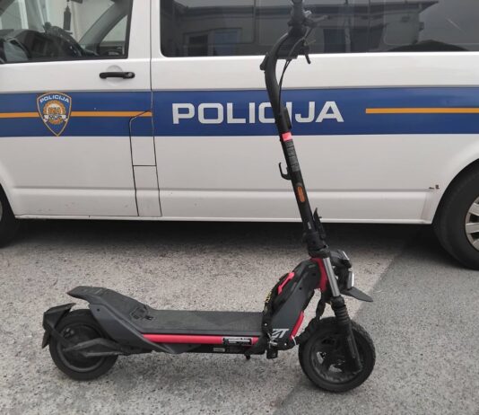 Dvije maloljetnice pale s električnog romobila u Osijeku: Sedamnaestogodišnja vozačica imala 1,61 promil alkohola
