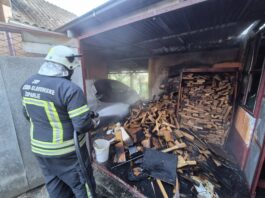 Vatrogasci gasili požar garaže u Pleternici