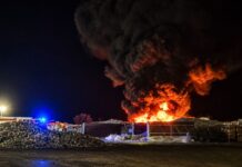 Veliki požar u krugu Drava Internationala u Osijeku brzo stavljen pod kontrolu