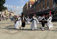 Oko 1800 djece iz 55 folklornih skupina pjesmom i plesom ispunilo Vinkovce