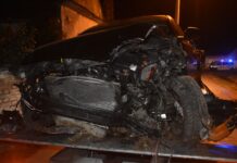 Automobil sletio u kanal i udario u rasvjetni stup, troje ozlijeđenih završilo u KBC-u Osijek