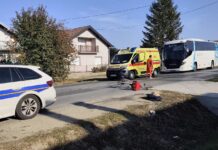 Autobus udario starijeg biciklista tijekom vožnje unatrag, ozlijeđeni prevezen u KBC Osijek